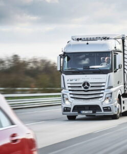 Actros HPC (Highway Pilot Connect)