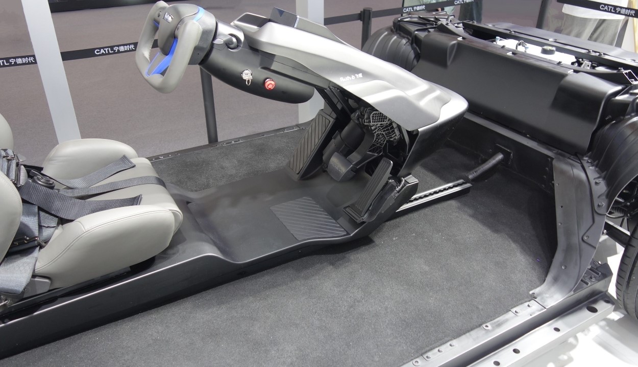 CATL Integrated Intelligent Chassis CIIC At Auto China 2024 | EHFCV