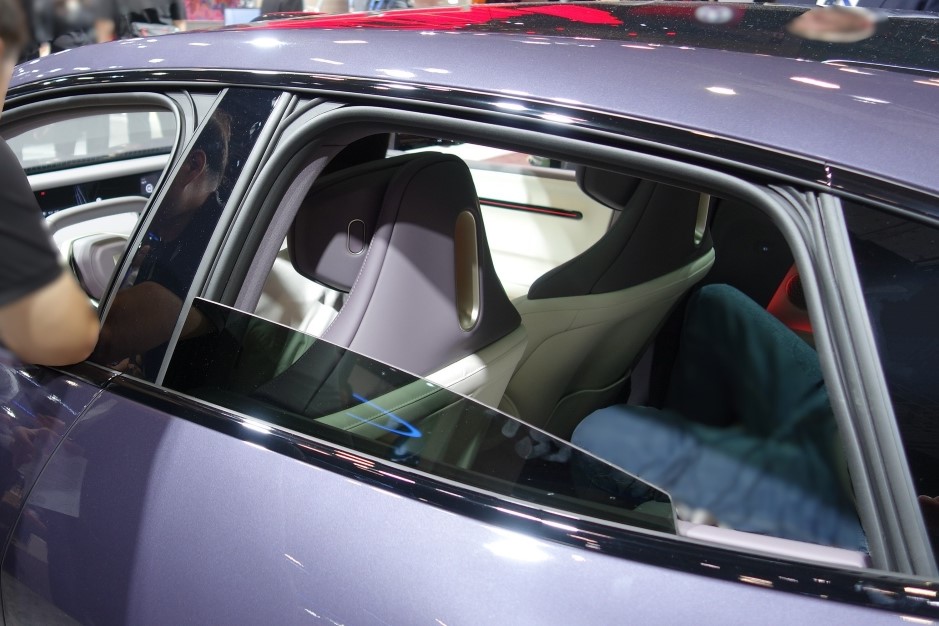 Avatr 06 side window