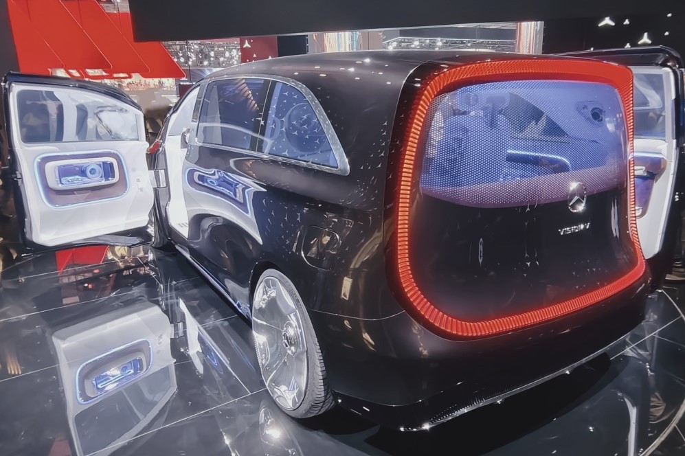 Mercedes Benz Vision V 3D illuminated louvres
