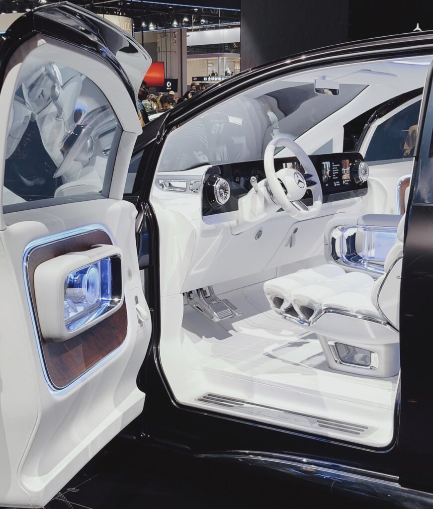 Mercedes Benz Vision V ambient lighting