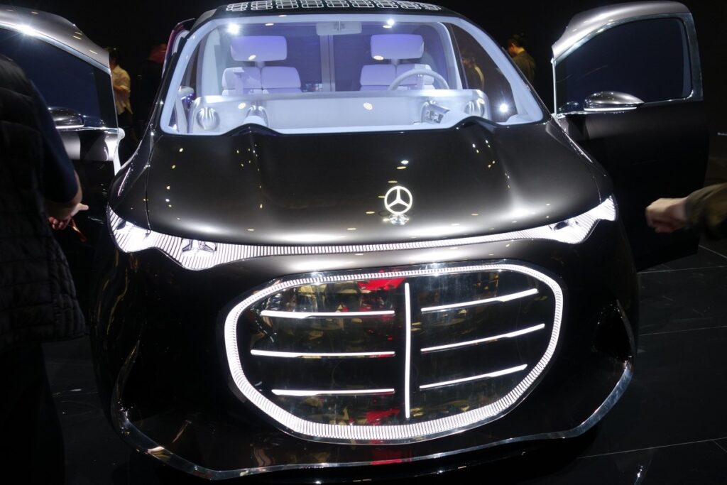 Mercedes Benz Vision V lighting