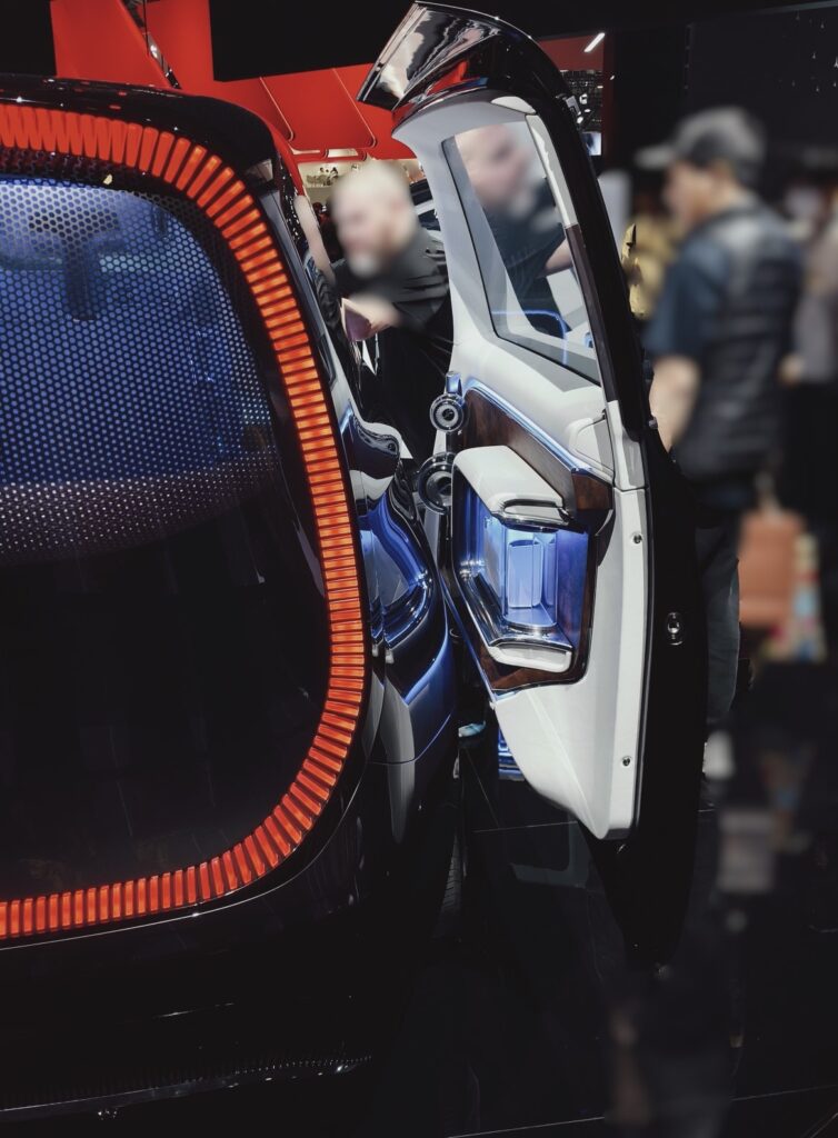 Mercedes Benz Vision V portal door 2