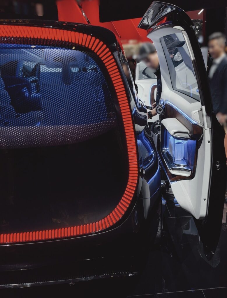 Mercedes Benz Vision V portal door
