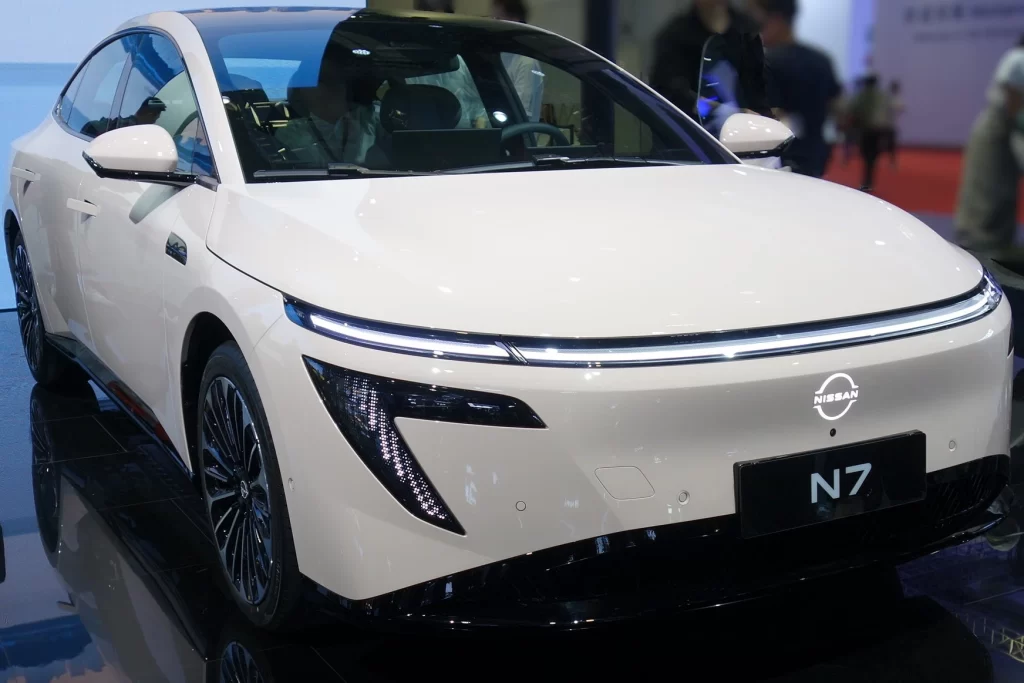Nissan N7 headlights 3