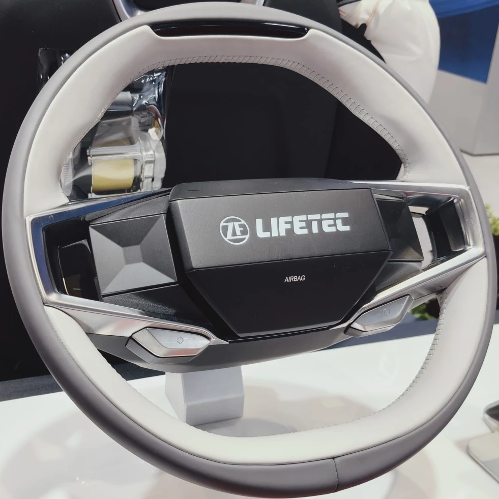 ZF LIFETEC Steering Wheel Illuminated Rim