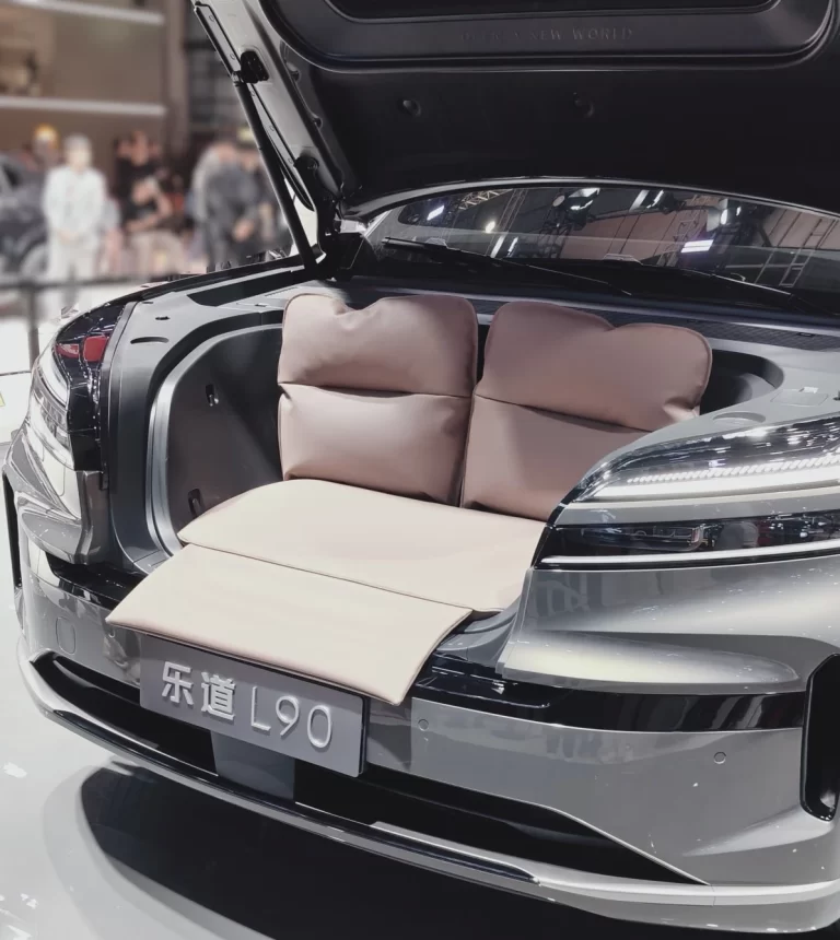 ONVO L90 frunk seats