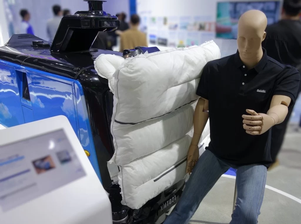 Autoliv Self Driving Delivery Vehicle Pedestrian Protection Airbag