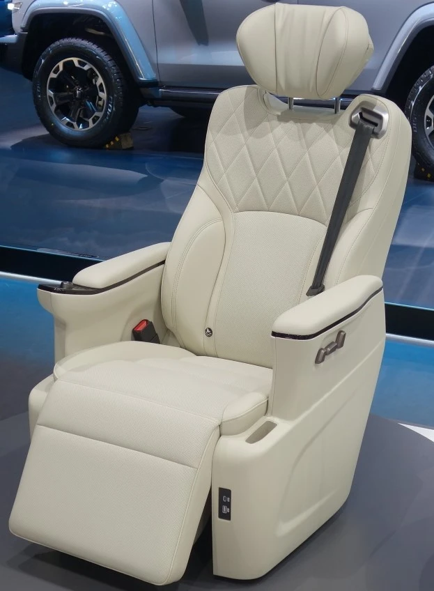 GWM Zero Gravity Seat Super Sofa 2