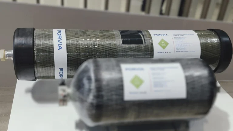 Faurecia CLD second generation Type IV composite tanks