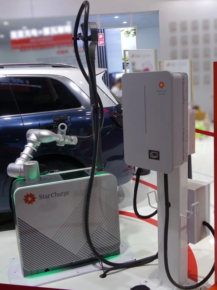 StarCharge Armstrong Charging Robot