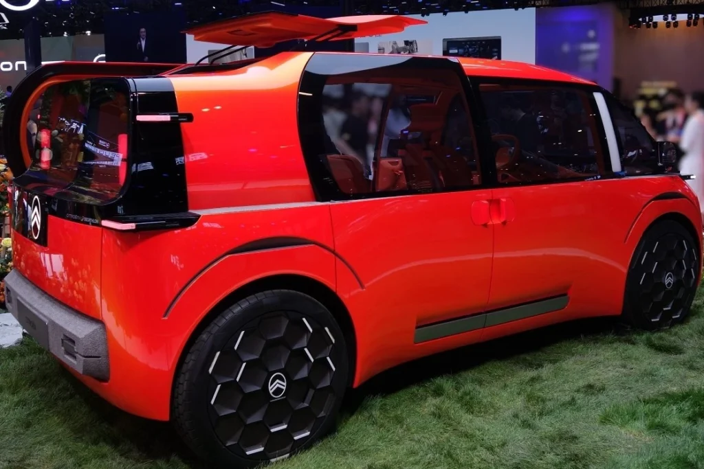 Citroen ELO Concept front–rear opening sunroofs