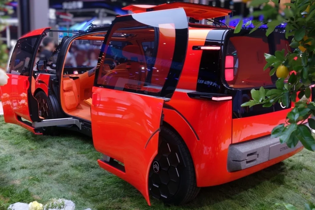 ELO Concept Car modular living space