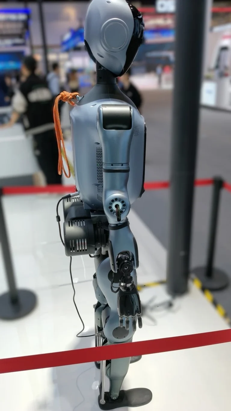 Embodied Intelligent Humanoid Robot Q1 ODM