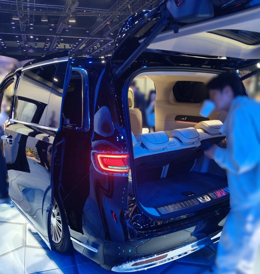 LUXEED V9 MPV