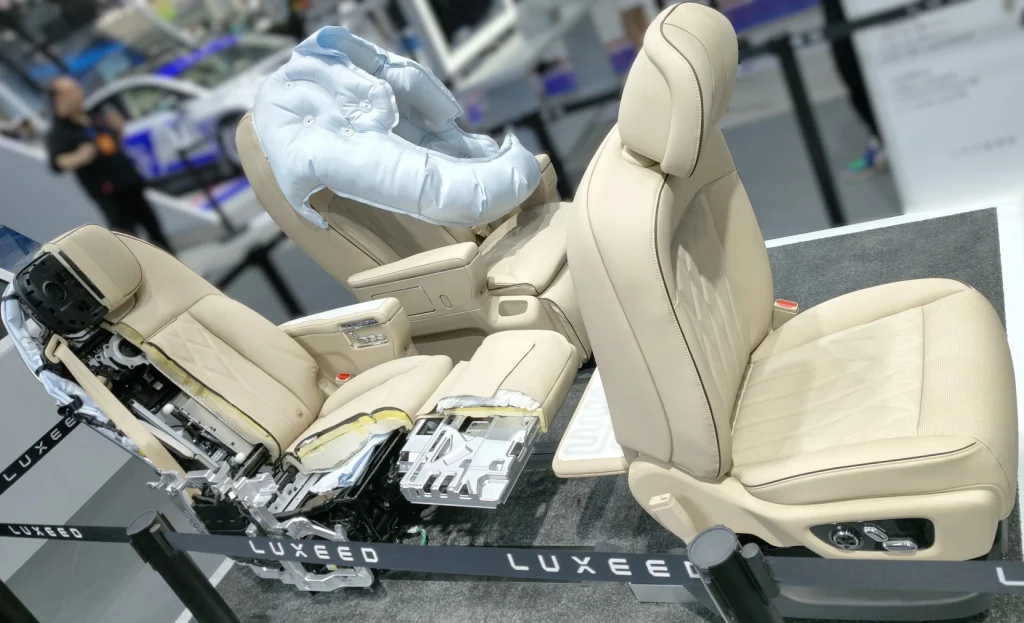 luxeed v9 mpv seats