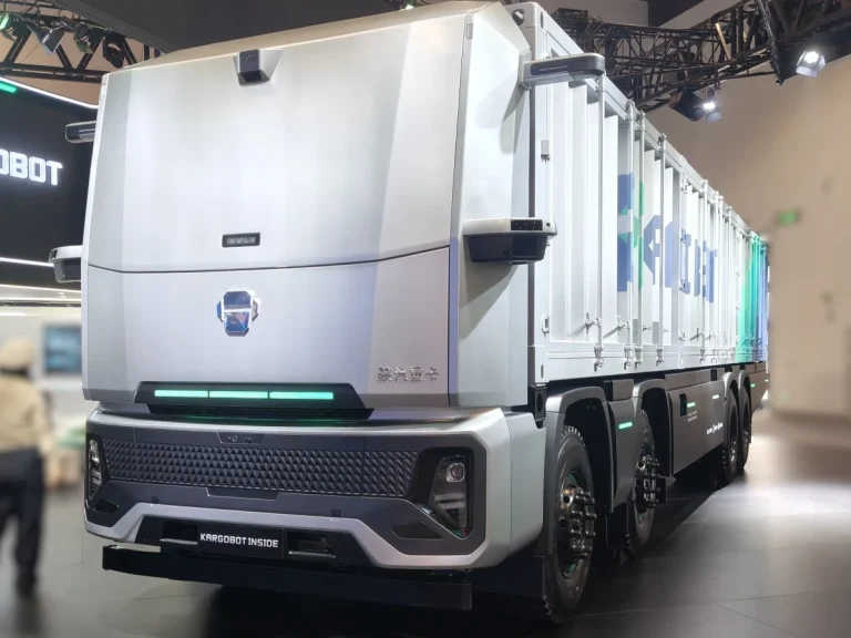 KargoBot Space Shacman Truck